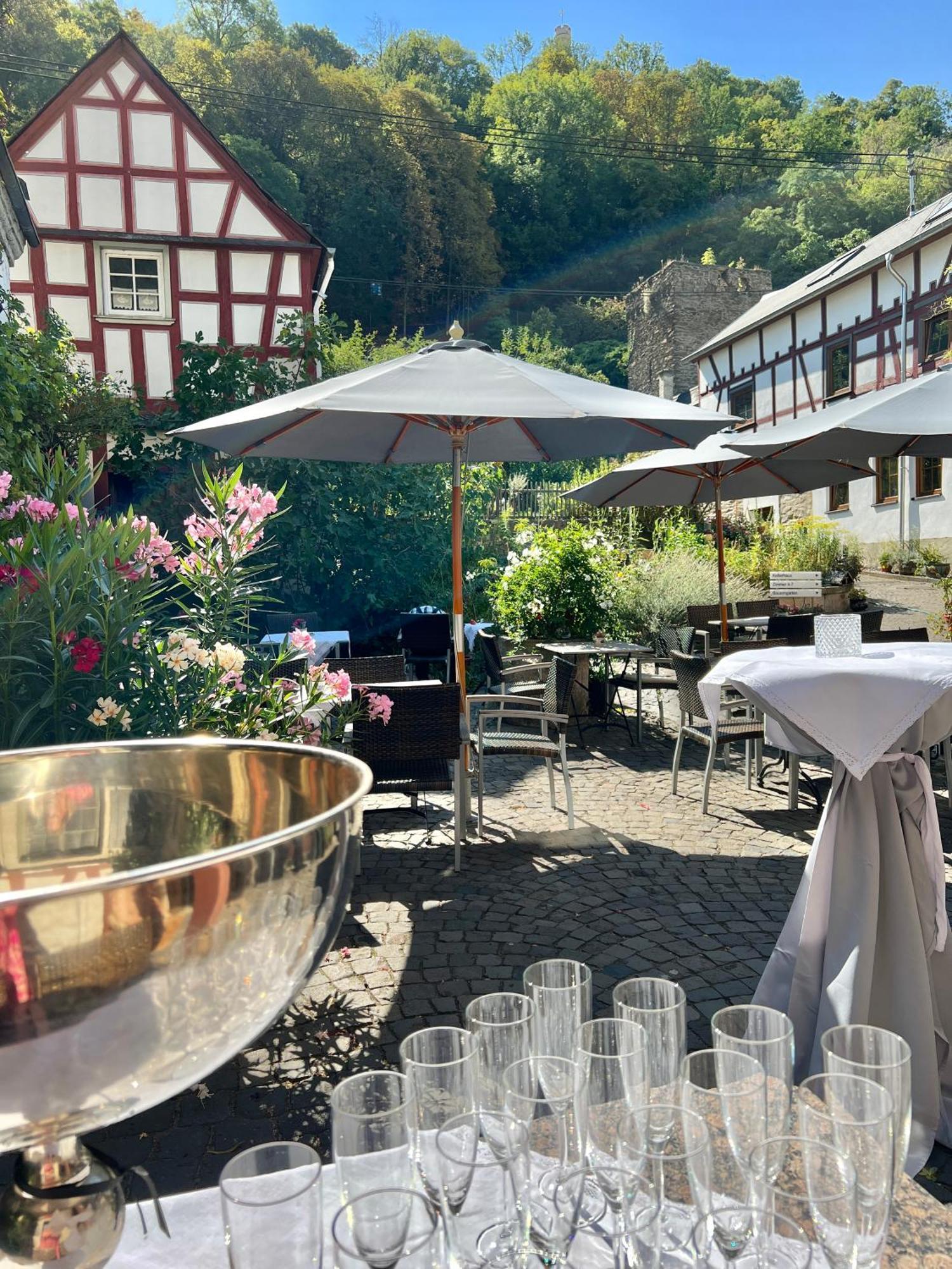 Landgasthof Zum Weissen Schwanen Braubach Bagian luar foto